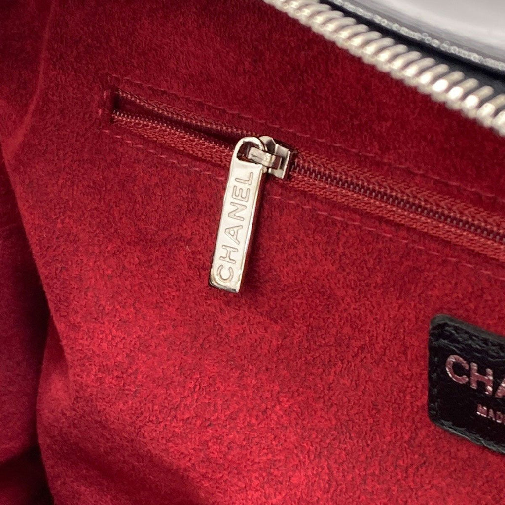 Chanel Choco Bar CC Logo Silver Tote Patent Leather — view 8