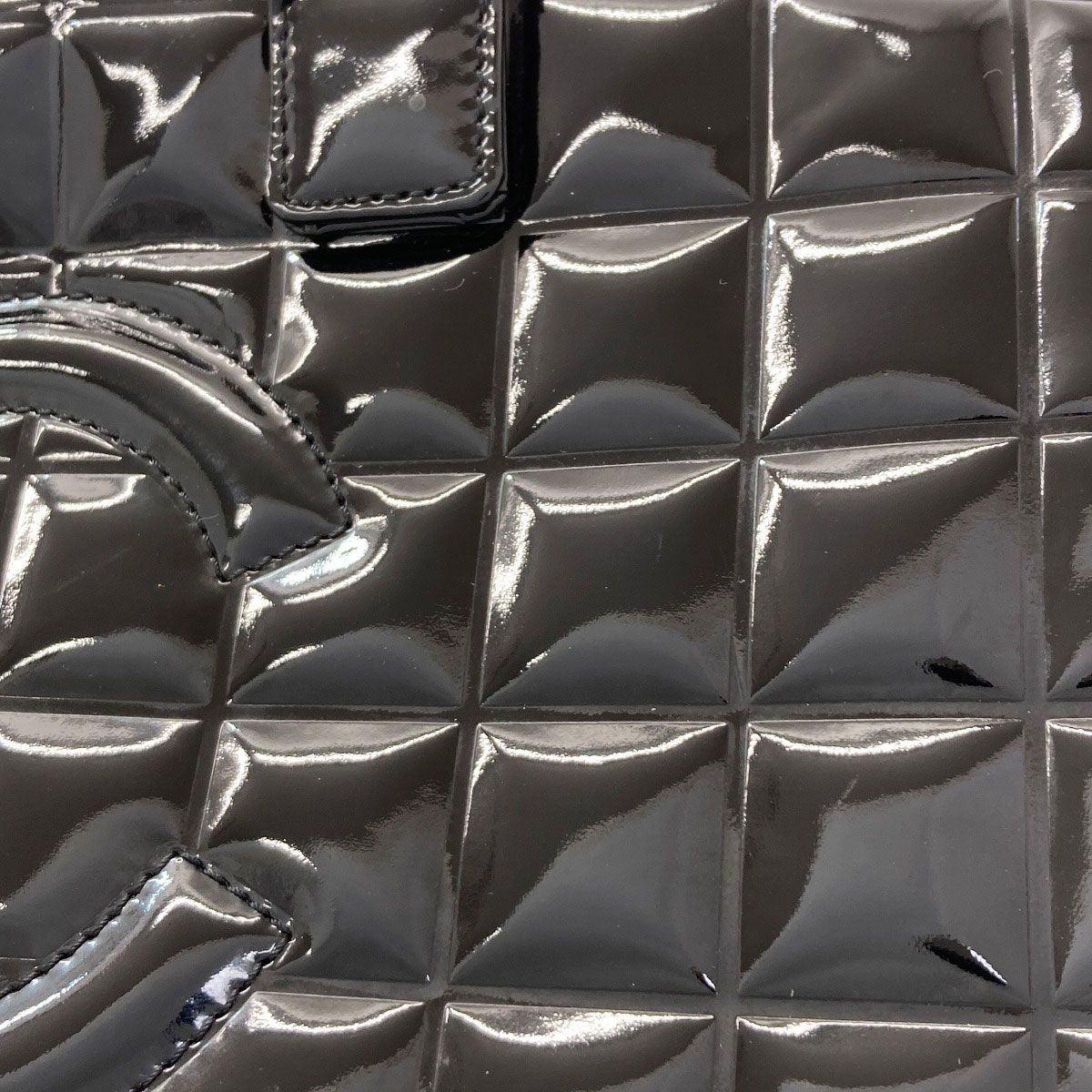 Chanel Choco Bar CC Logo Silver Tote Patent Leather — view 9