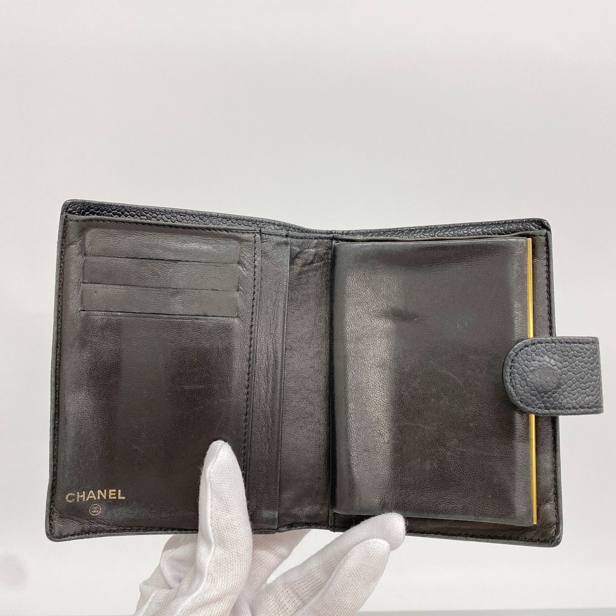Chanel Wallet Caviar Leather Black Gold — view 3
