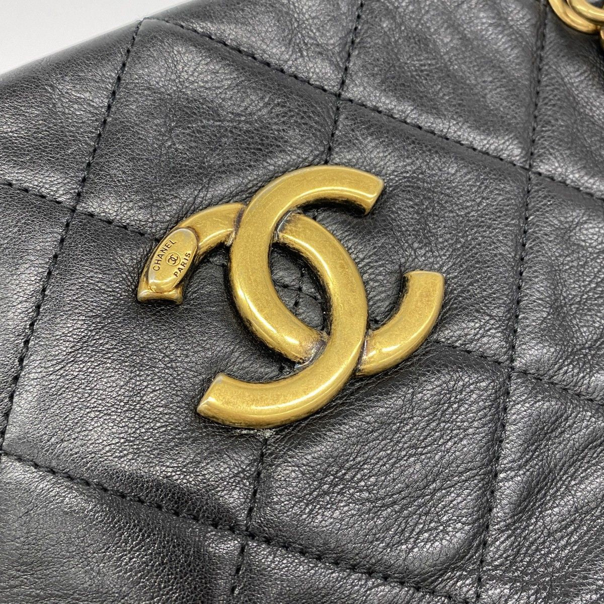 Chanel Chain Tote Quilted Lambskin Black Gold — view 9
