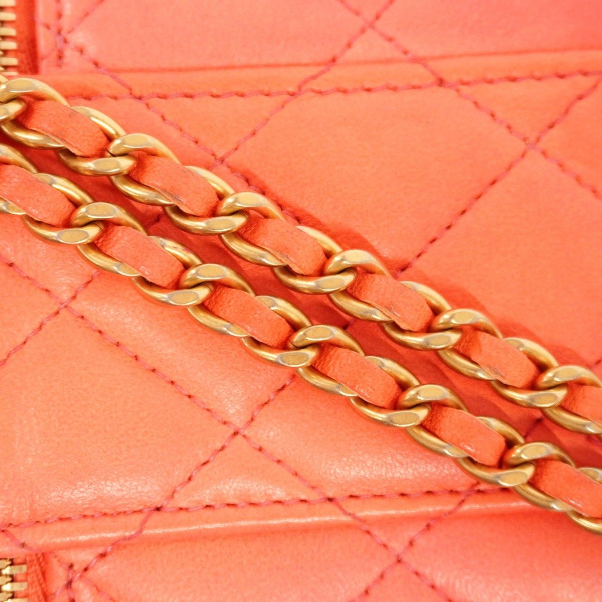 Chanel Vanity Bag Quilted Lambskin Salmon Pink Gold — view 9