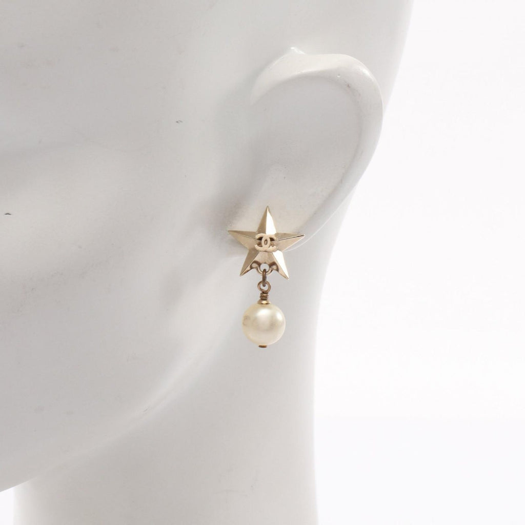 Chanel Earrings CC Logo Star Gold — view 4