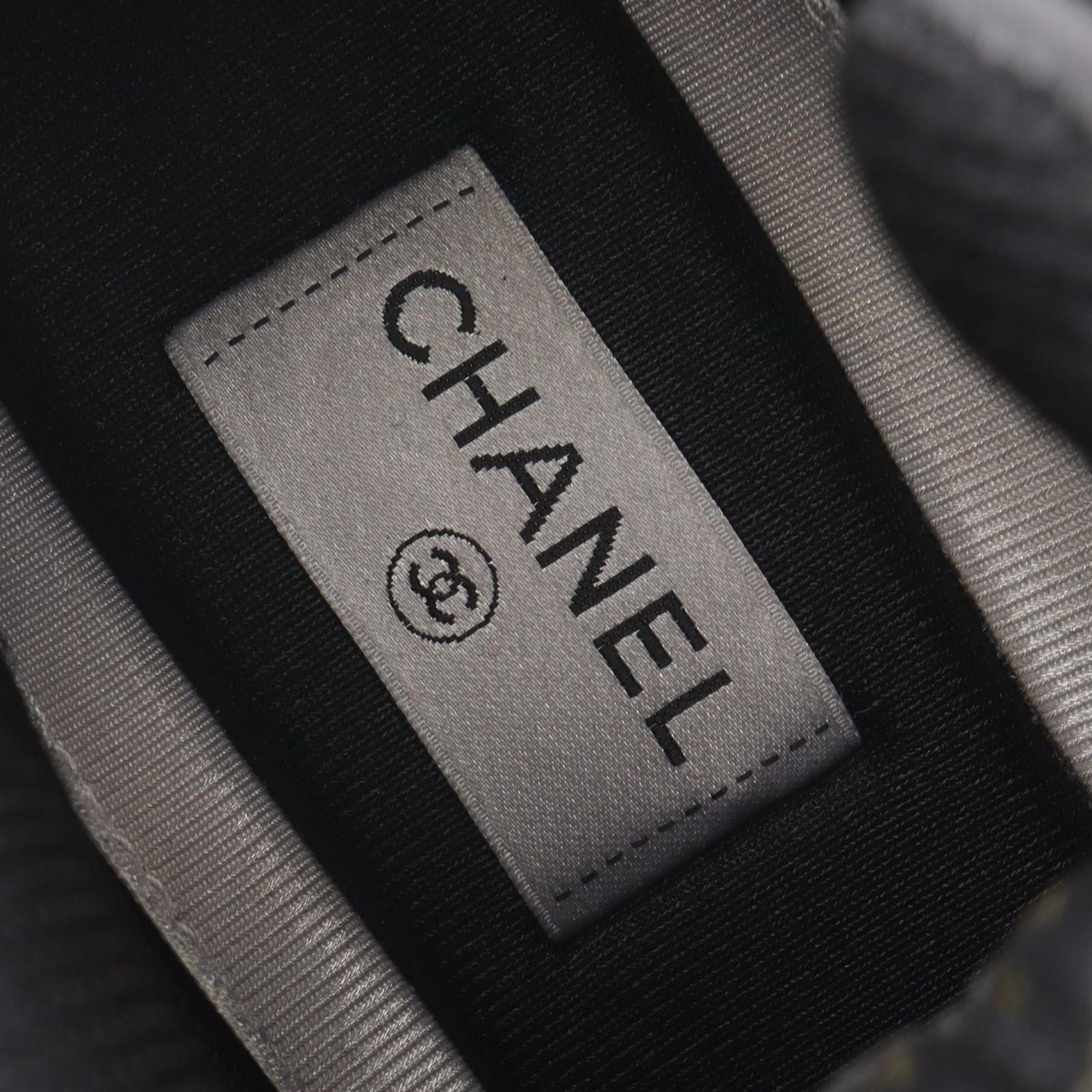 Chanel Sneakers CC Logo Leather High — view 5