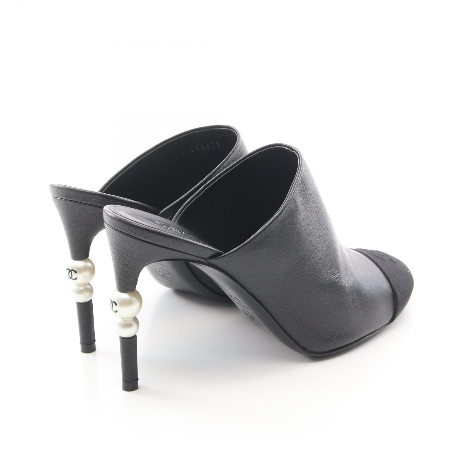 Chanel Sandals CC Logo Leather Fabric — view 2