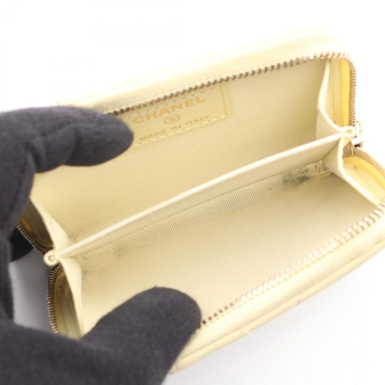 Chanel Coin Case 19 Dizeneuf Quilted Light Yellow Lambskin 19 — view 3