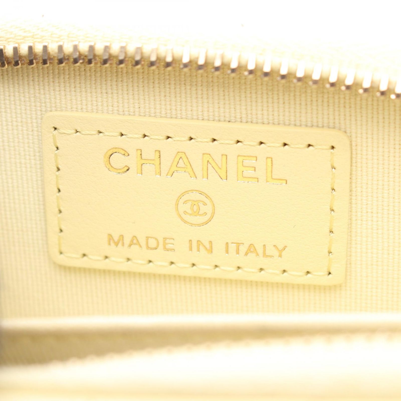 Chanel Coin Case 19 Dizeneuf Quilted Light Yellow Lambskin 19 — view 4