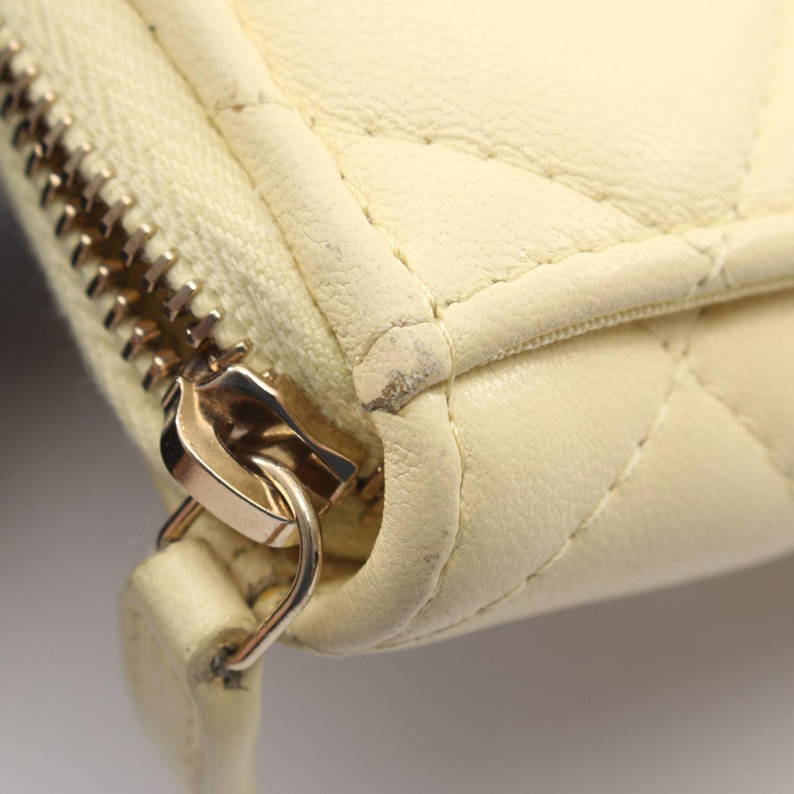 Chanel Coin Case 19 Dizeneuf Quilted Light Yellow Lambskin 19 — view 9