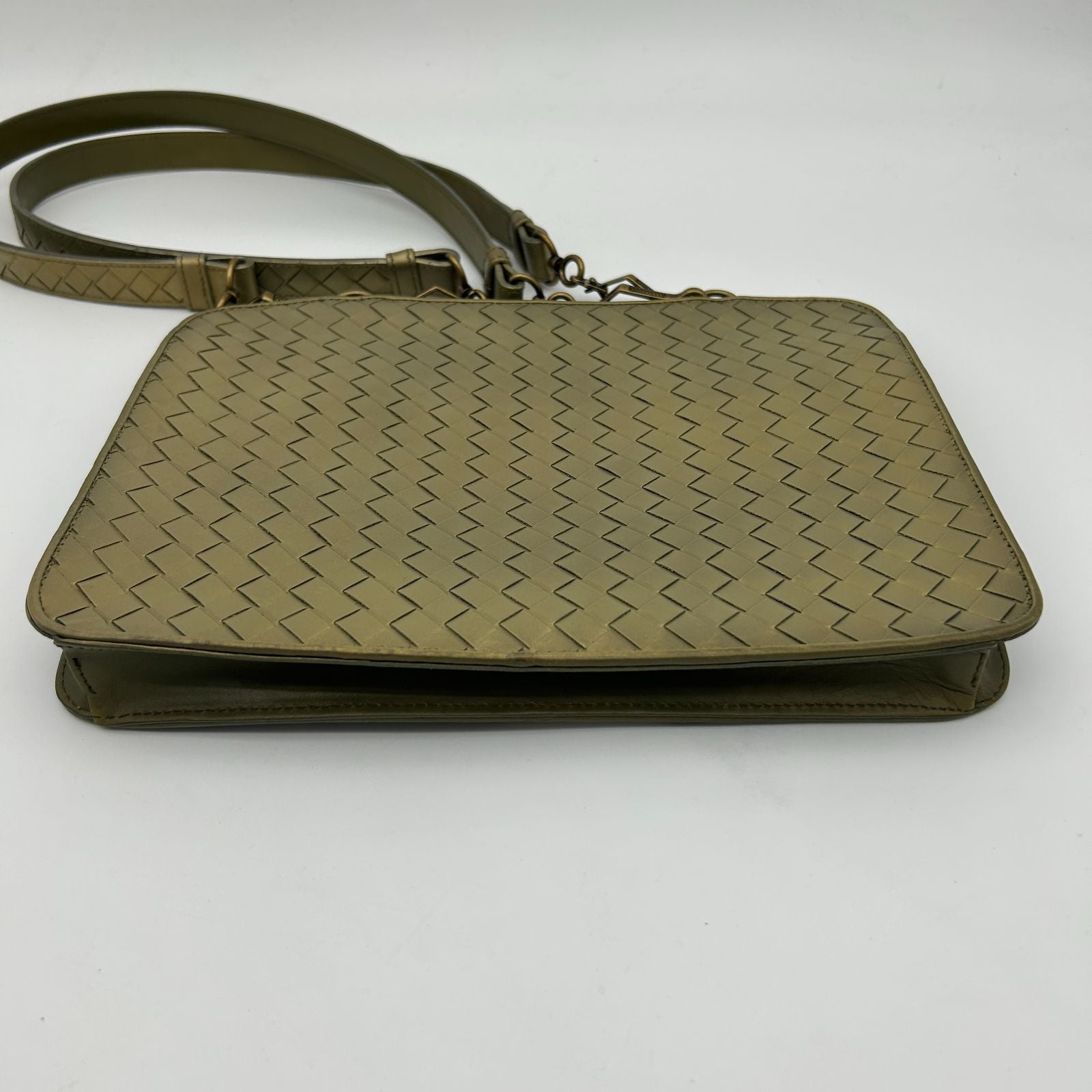 Bottega Veneta Intrecciato Shoulder Bag Leather Gold — view 8