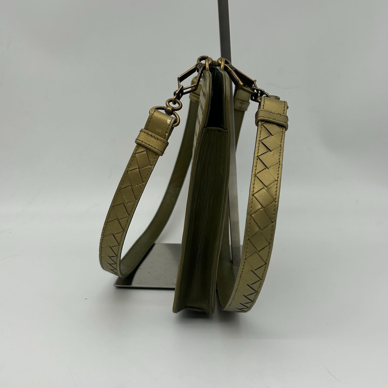 Bottega Veneta Intrecciato Shoulder Bag Leather Gold — view 3