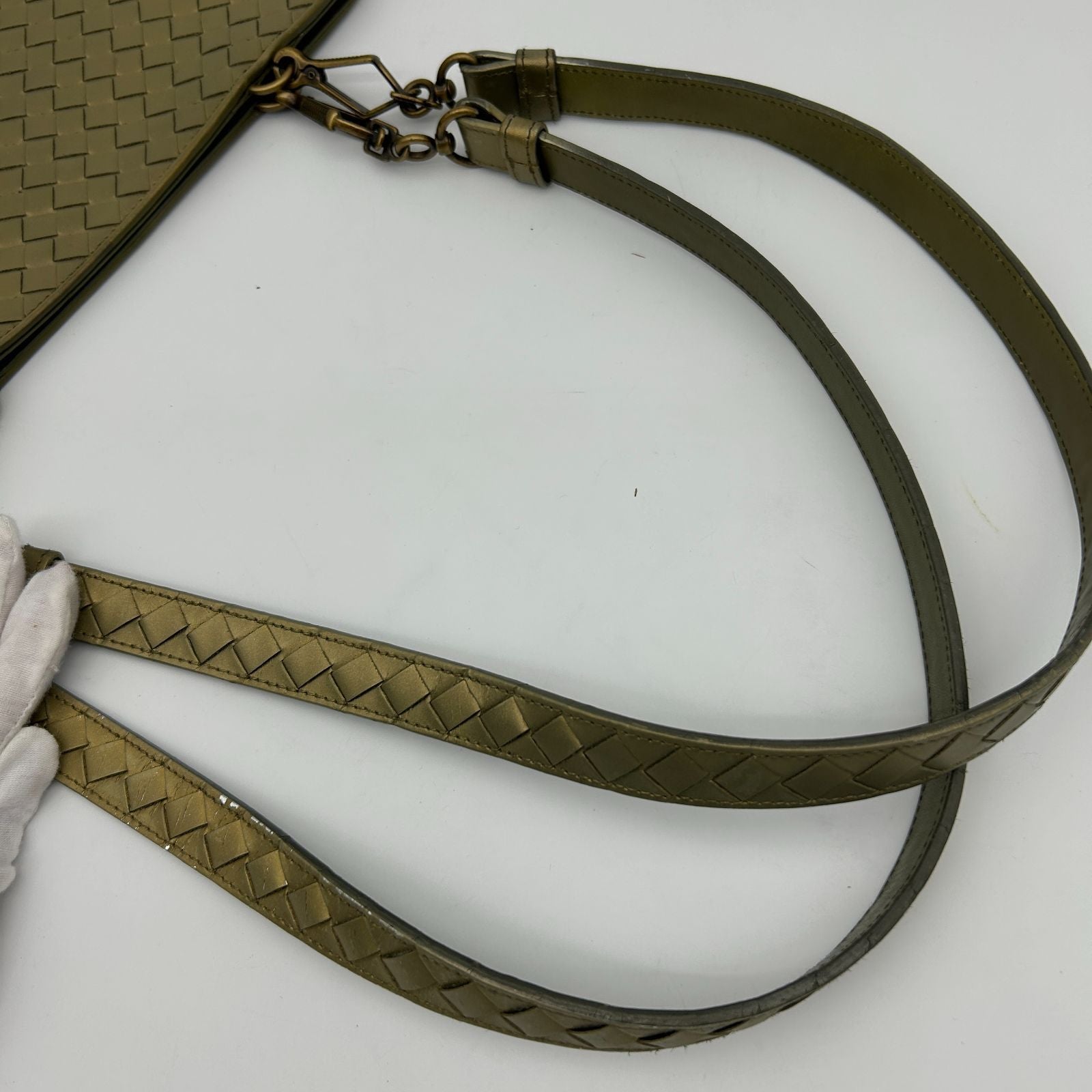 Bottega Veneta Intrecciato Shoulder Bag Leather Gold — view 6