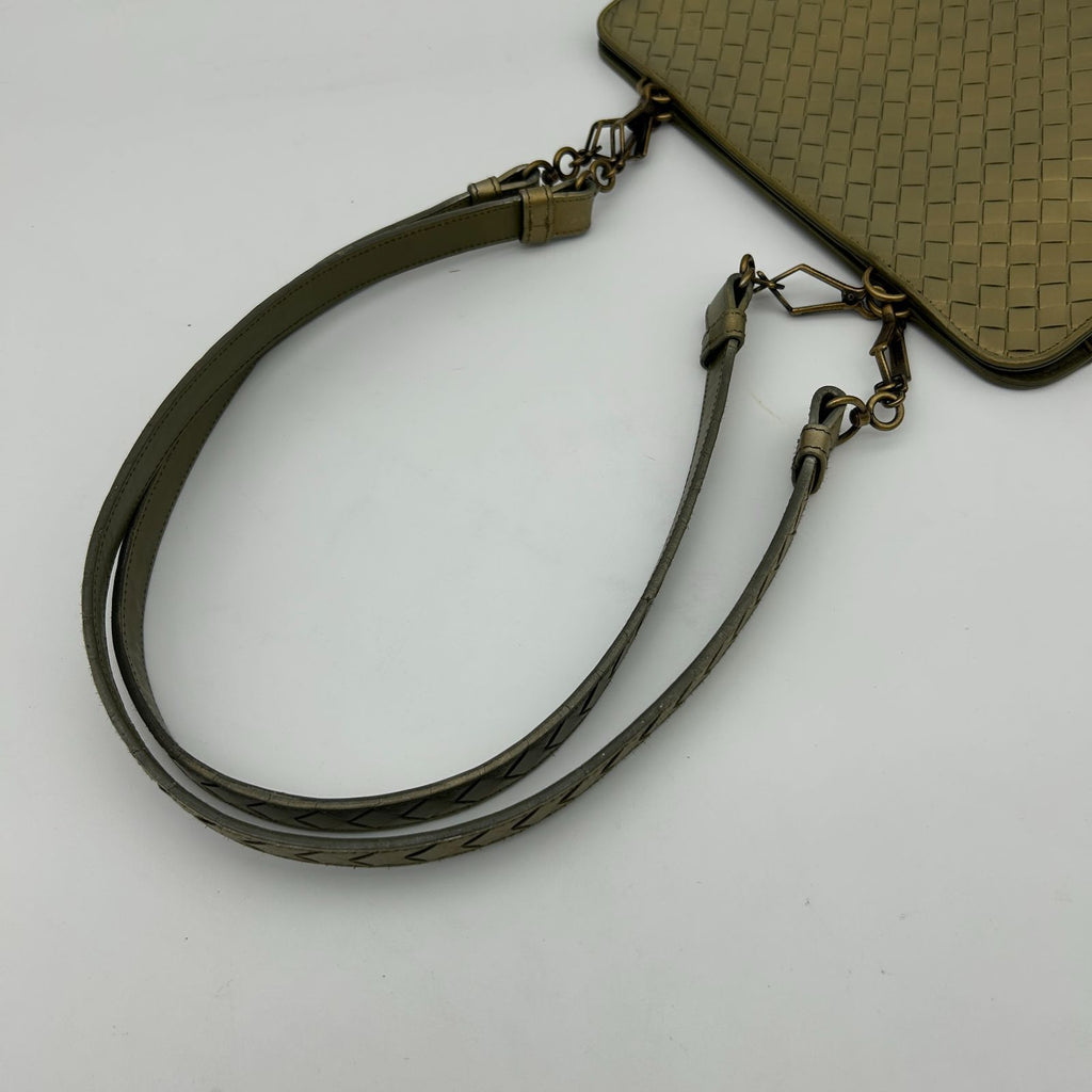 Bottega Veneta Intrecciato Shoulder Bag Leather Gold — view 7