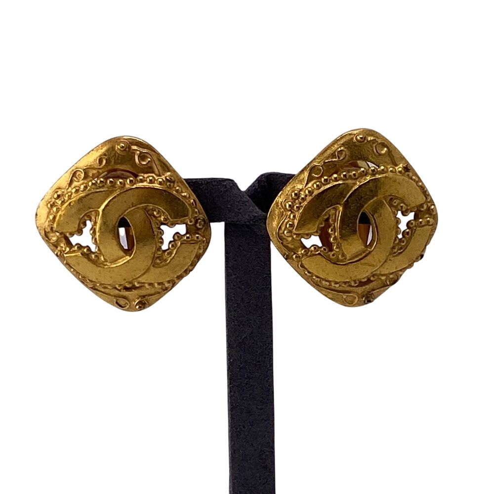 Chanel Diamond CC Logo Earrings Gold — view 4
