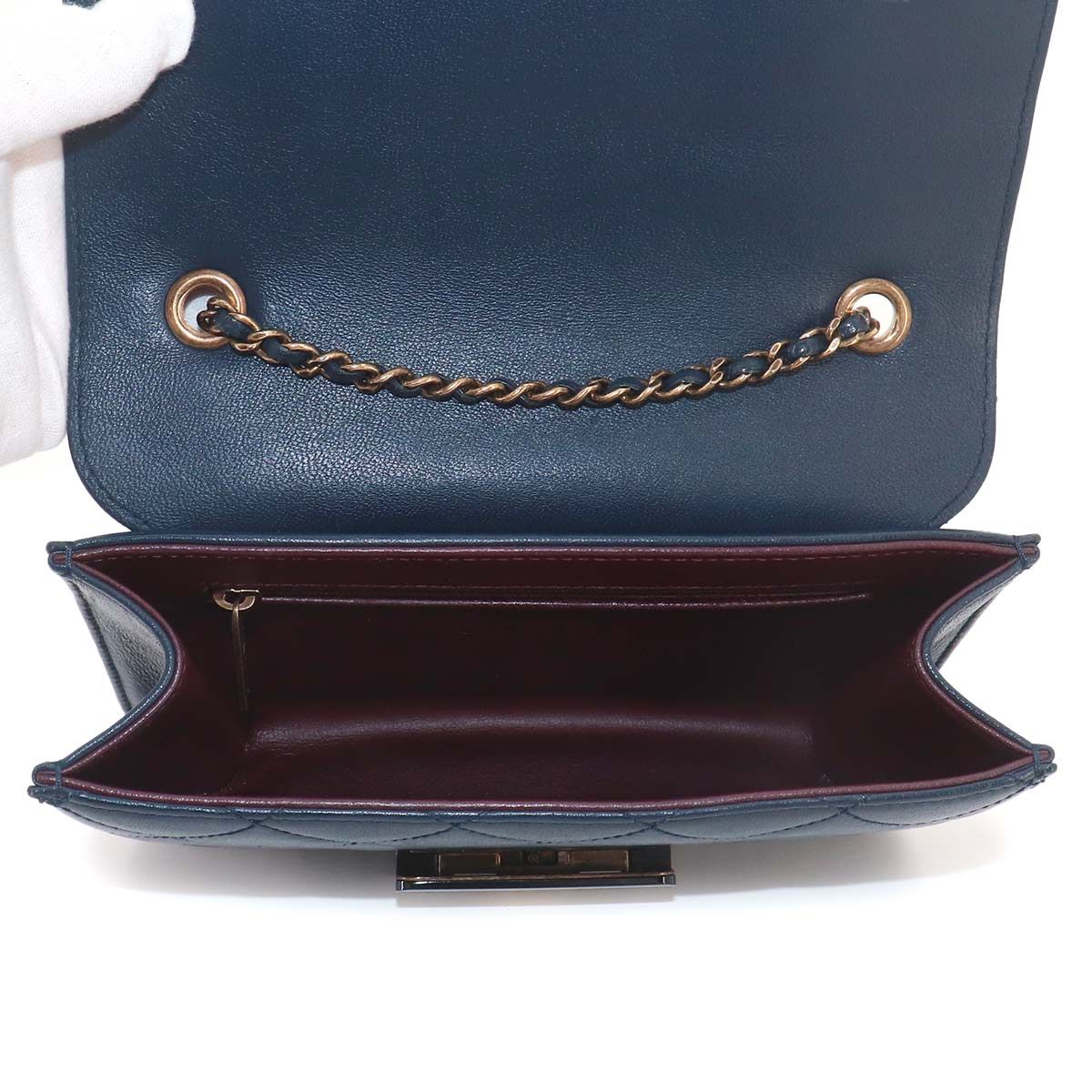 Chanel Beauty Lock Chain Shoulder Bag Leather Navy Gold — view 6