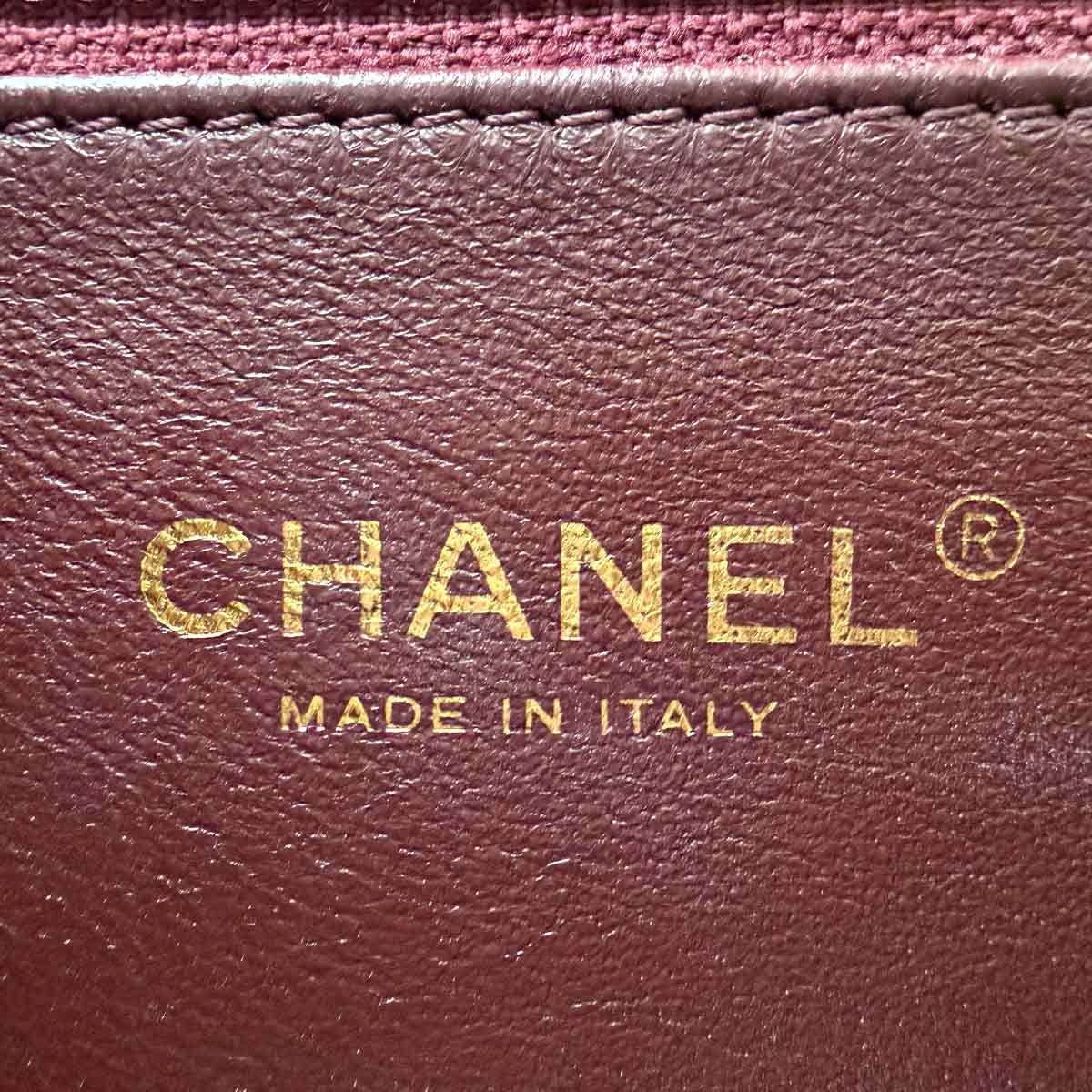 Chanel Beauty Lock Chain Shoulder Bag Leather Navy Gold — view 7