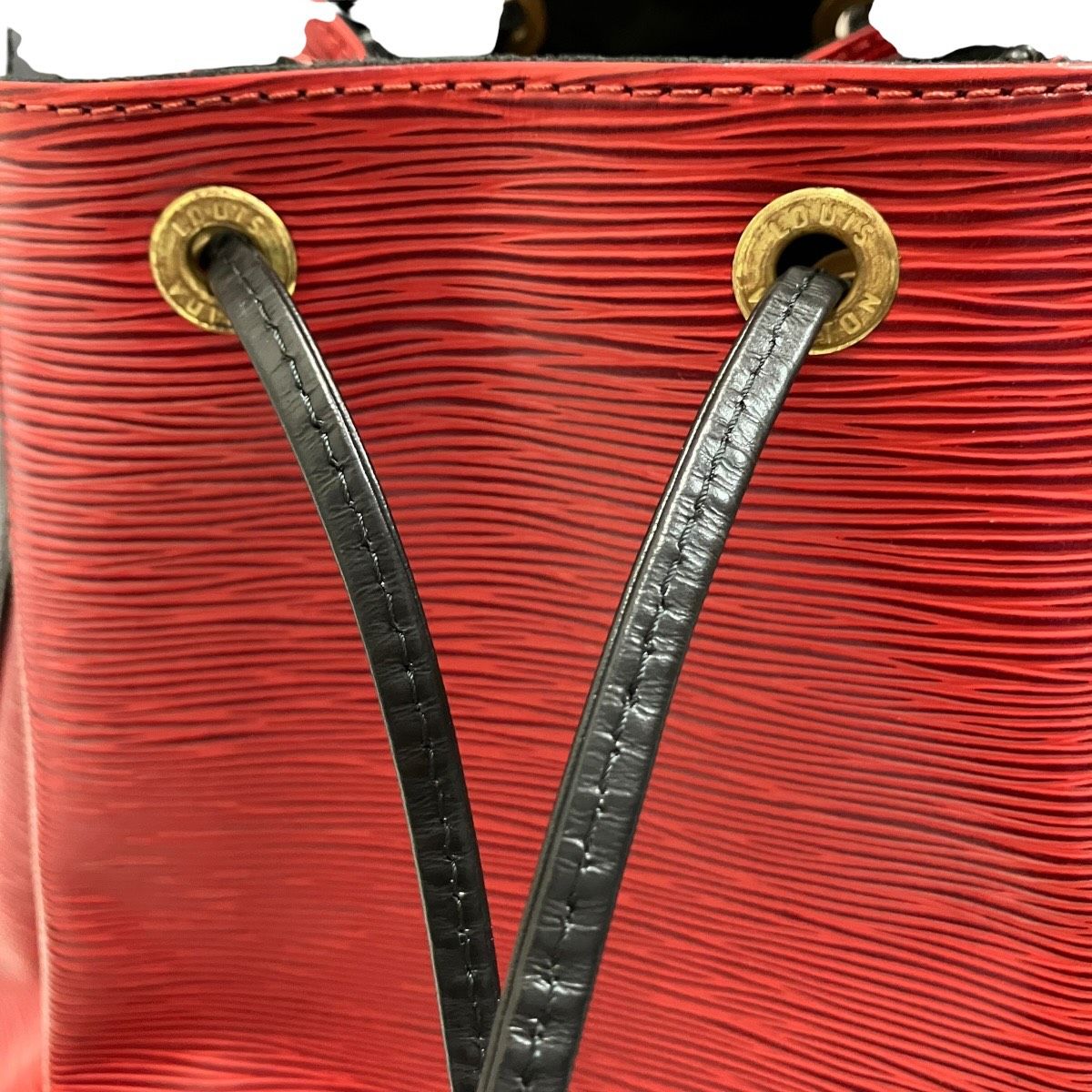 Louis Vuitton Epi Shoulder Bag Leather — view 9