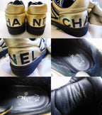 Chanel 37 Low Cut Sneakers Leather Gold Logo CC — view 4