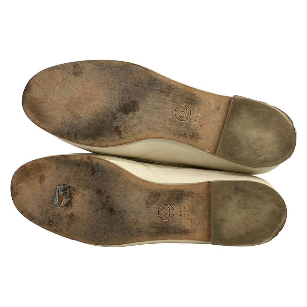 Chanel Loafers 37.5 C Beige Pearl CC Logo Leather — view 4