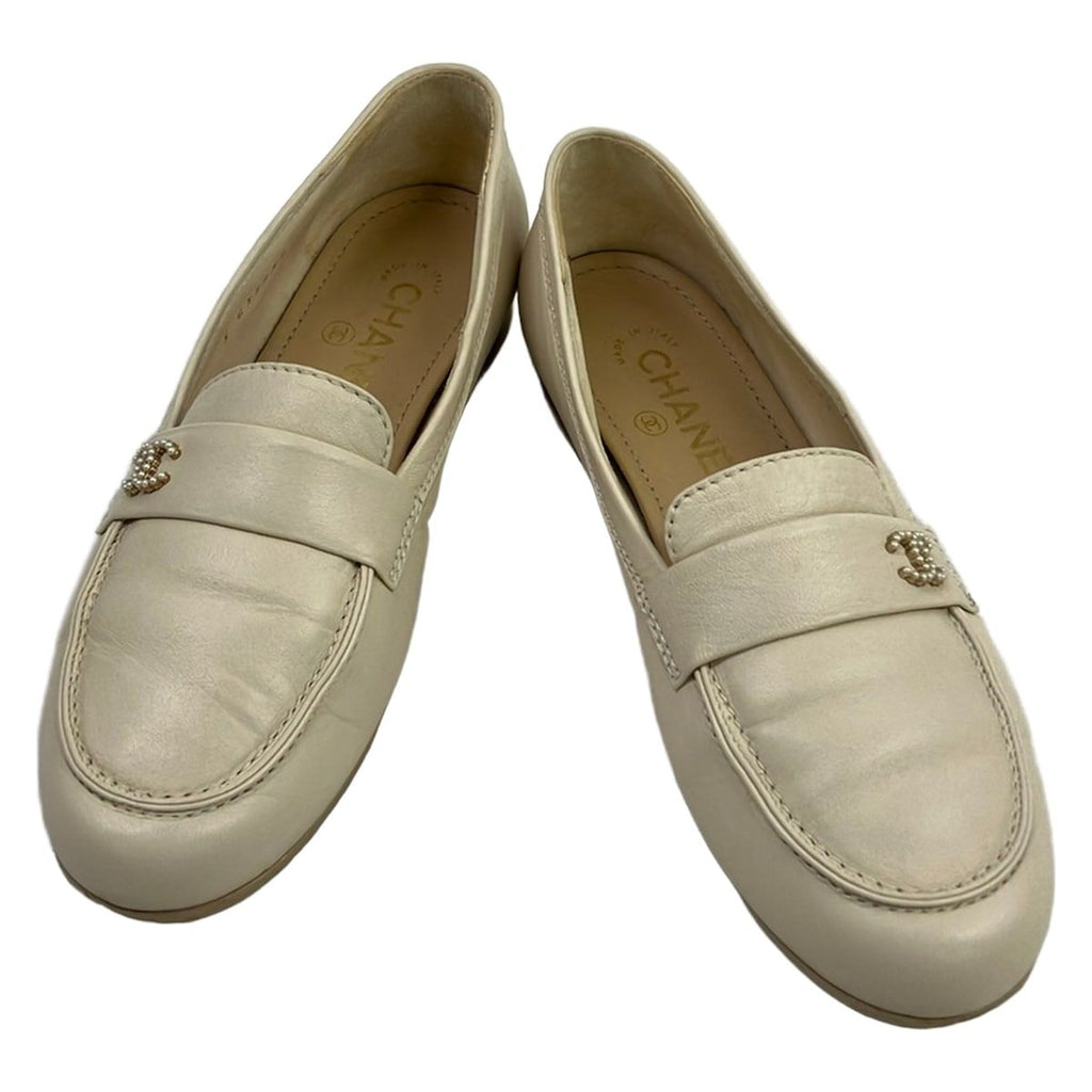 Chanel Loafers 37.5 C Beige Pearl CC Logo Leather — view 2