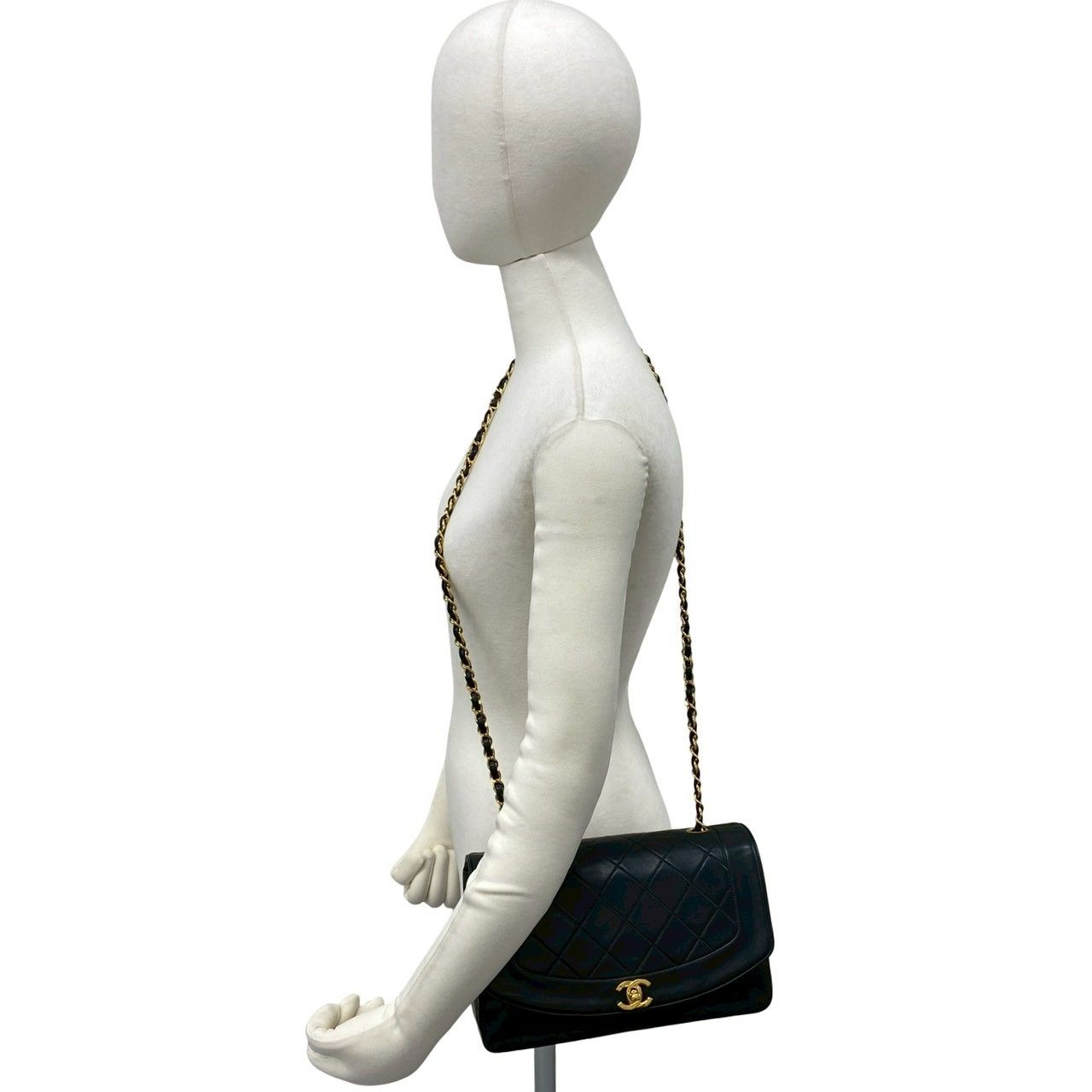Chanel Vintage Diana Quilted CC Logo Lambskin Shoulder Bag Black — view 2