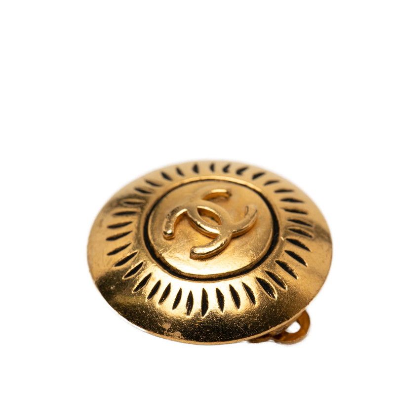 Chanel CC Logo Vintage Round Earrings 96 Gold Plated — view 3