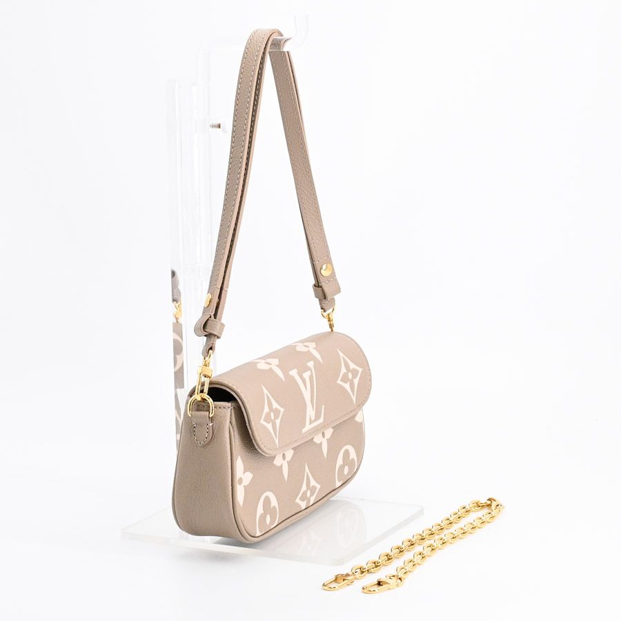 Louis Vuitton Shoulder Bag Wallet on Chain — view 2