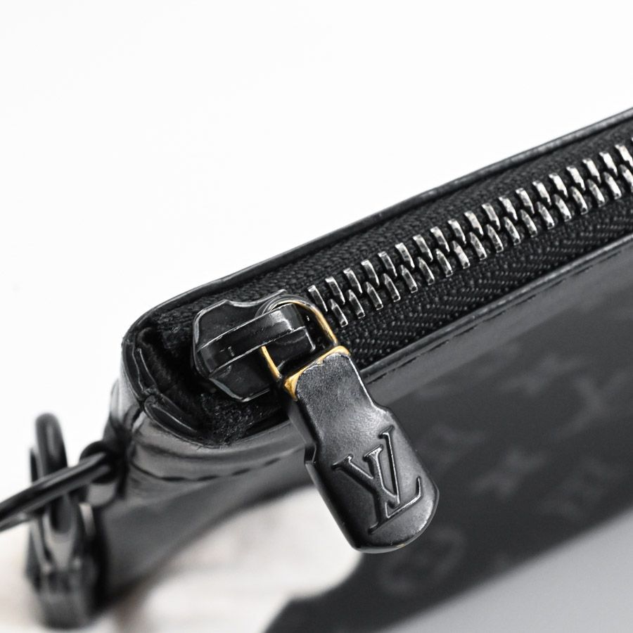 Louis Vuitton Clutch Pochette Tugo — view 9