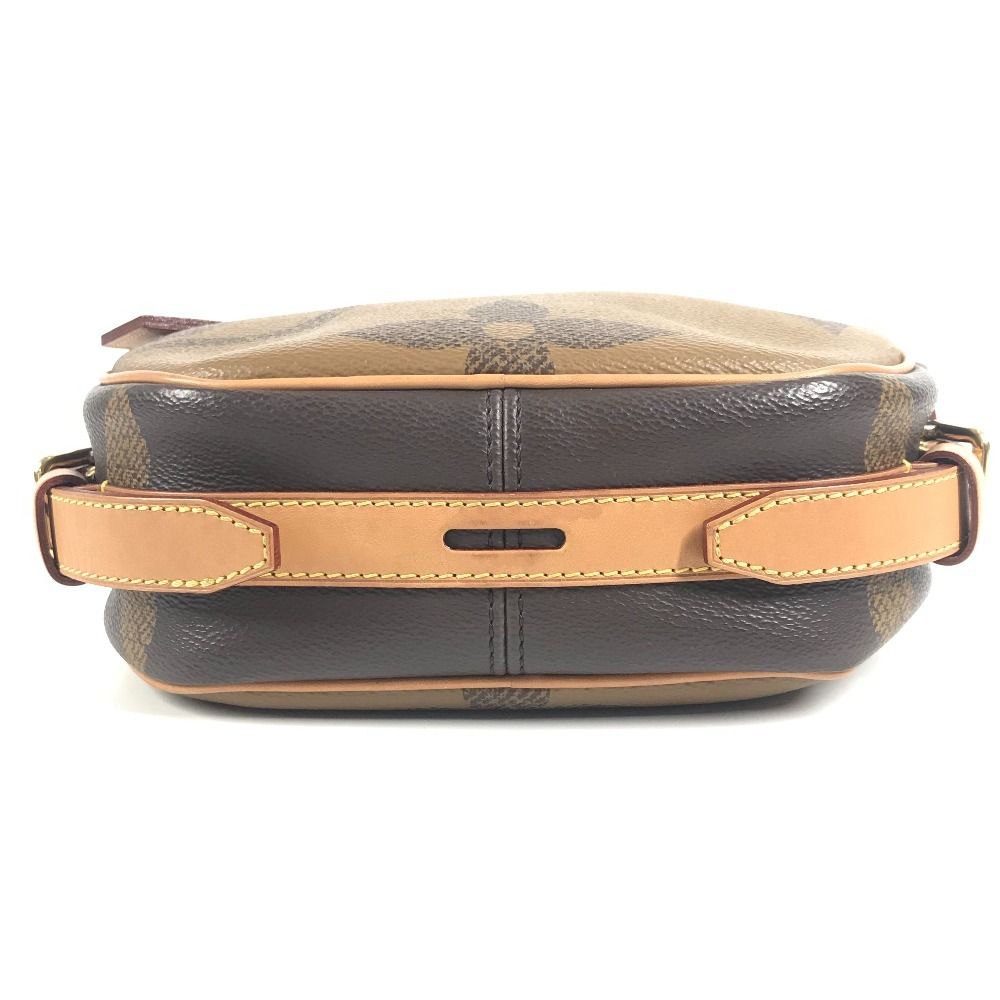 Louis Vuitton Shoulder Bag Boite Chapel Monogram Giant Canvas Brown — view 5