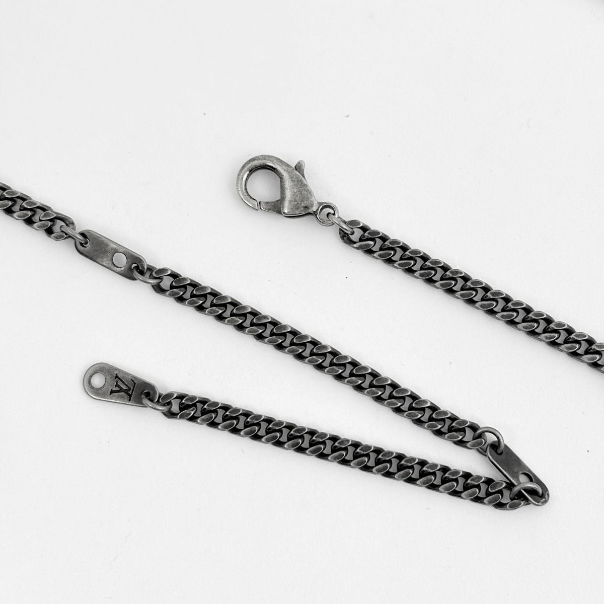 Louis Vuitton Necklace LV Lock Padlock Metal Silver — view 3