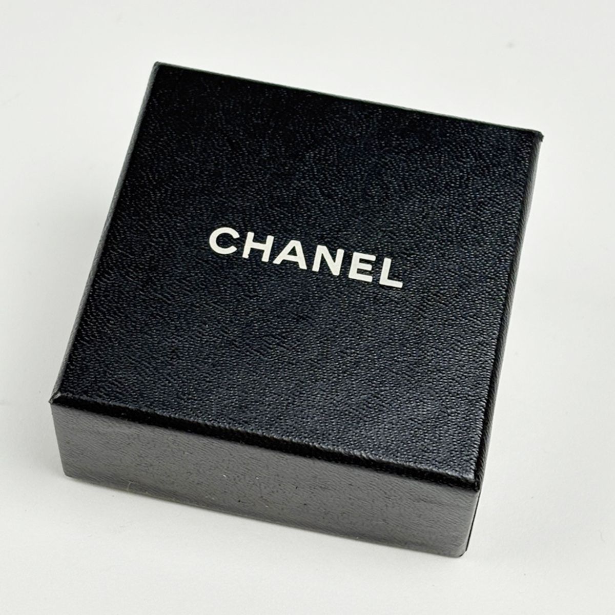Chanel CC Logo Circle Earrings Turnlock Gold Plated — view 5