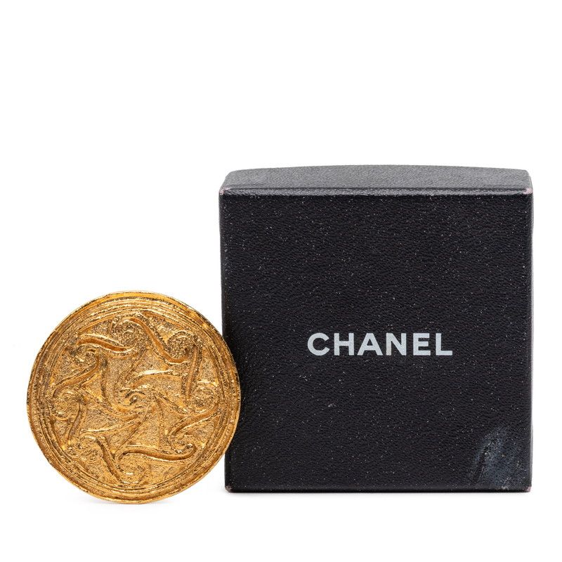 Chanel CC Logo Round Brooch Gold Plated — view 4