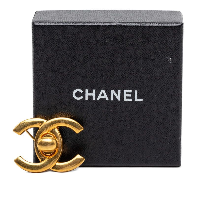 Chanel Vintage CC Logo Turnlock Brooch Gold Plated — view 3