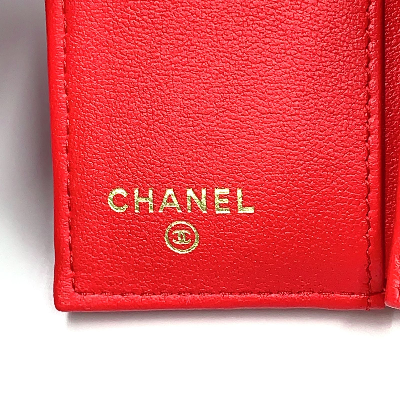 Chanel Quilted Flap Random Lambskin Red Trifold Wallet Silver — view 4