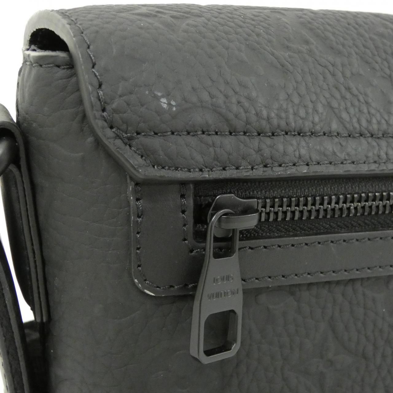 Louis Vuitton Taurillon Monogram S Cape Messenger Shoulder — view 5