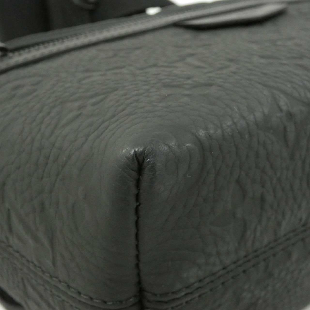 Louis Vuitton Taurillon Monogram S Cape Messenger Shoulder — view 3