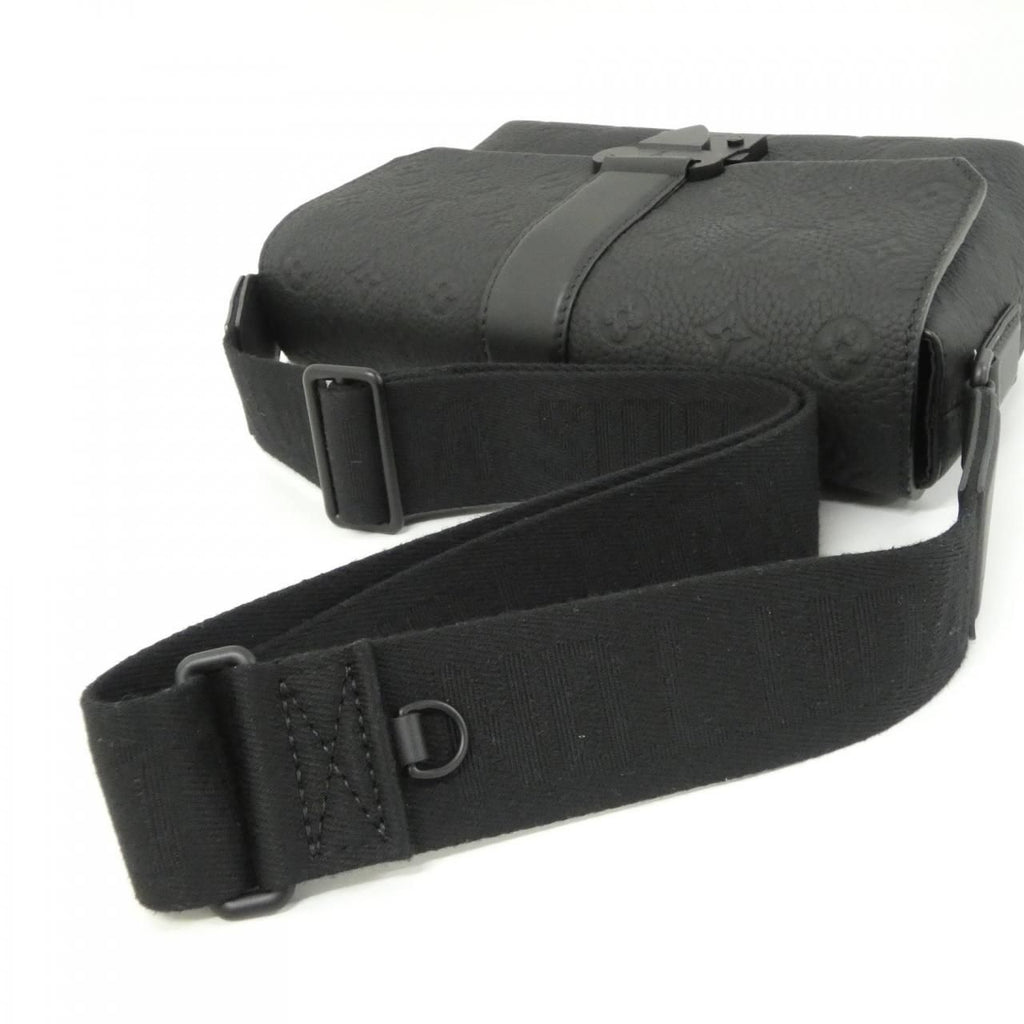 Louis Vuitton Taurillon Monogram S Cape Messenger Shoulder — view 9
