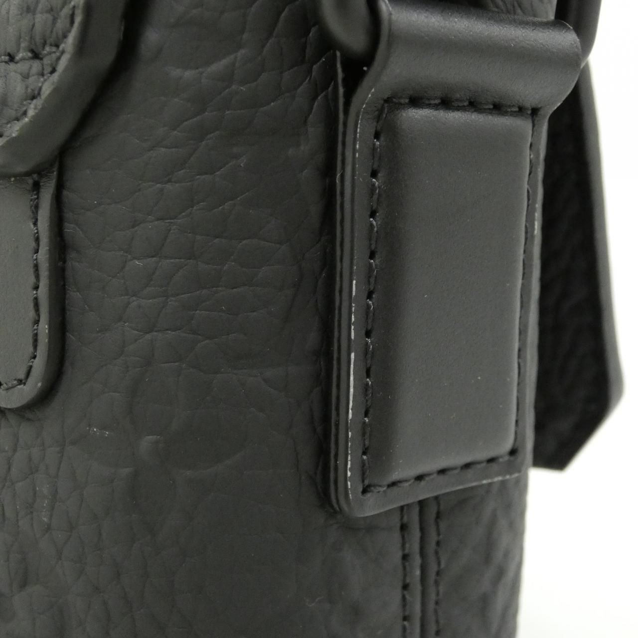 Louis Vuitton Taurillon Monogram S Cape Messenger Shoulder — view 6