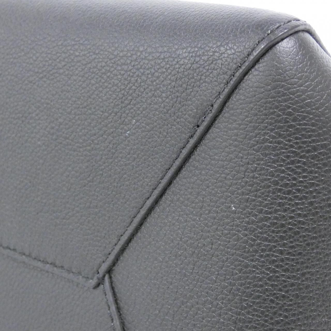 Louis Vuitton Taurillon Lockme Cabas — view 3