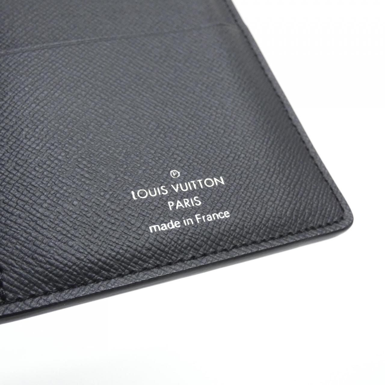 Louis Vuitton Taiga Portefeuille Brazza Wallet — view 6