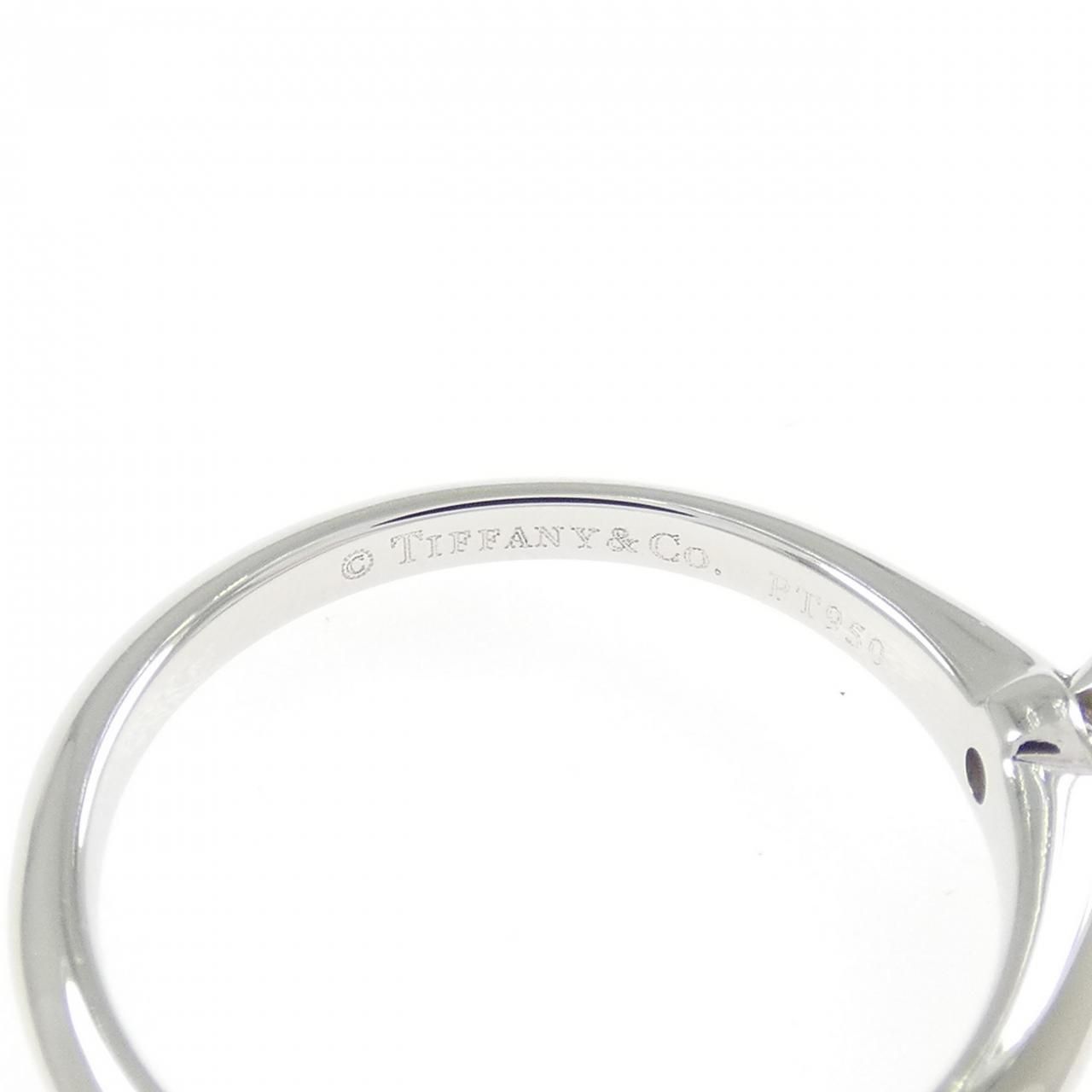 Tiffany & Co Classic Solitaire Ring D — view 4