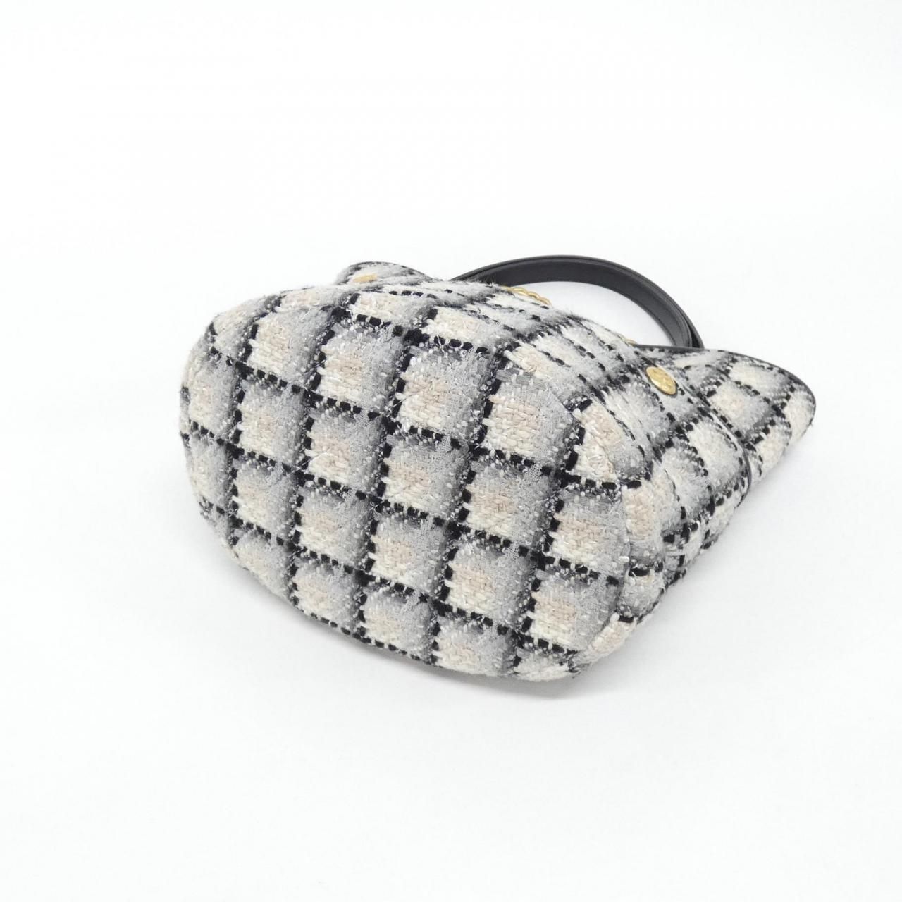 Chanel Shoulder Bag Black — view 3