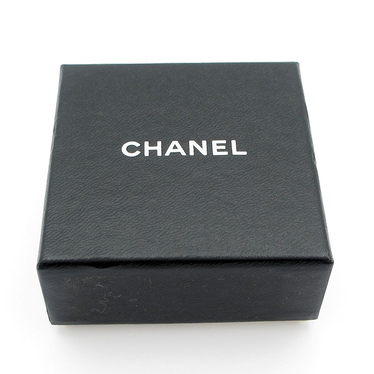 Chanel Choker CC Logo Pearl White Gold Necklace — view 6