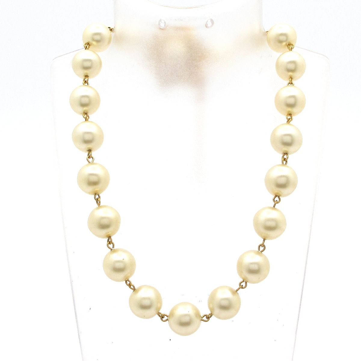 Chanel Choker CC Logo Pearl White Gold Necklace — view 2