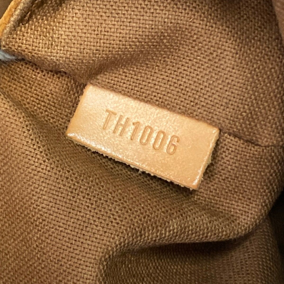 Louis Vuitton Boston Bag Monogram Carrier — view 9