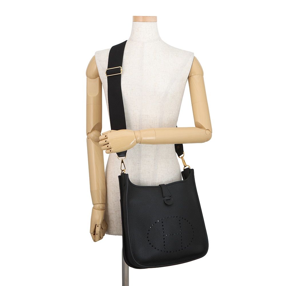 Hermes Shoulder Bag Evelyne 3 PM Black Gold Taurillon Clemence — view 4