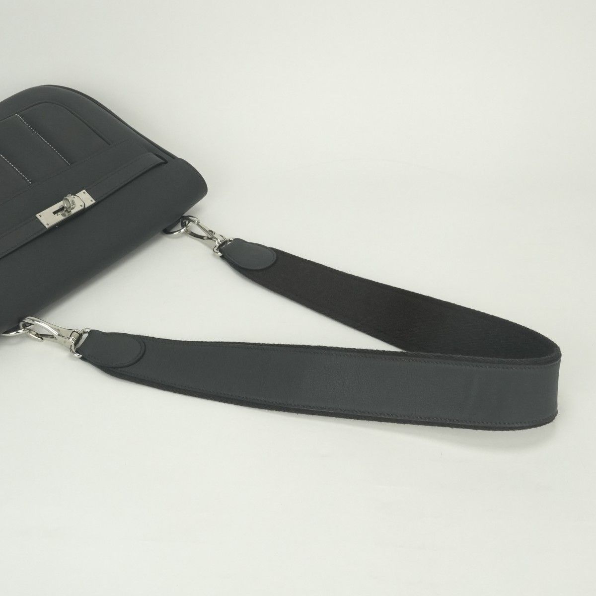 Hermes Roulis Shoulder Bag Color Graphite Gray Silver — view 4