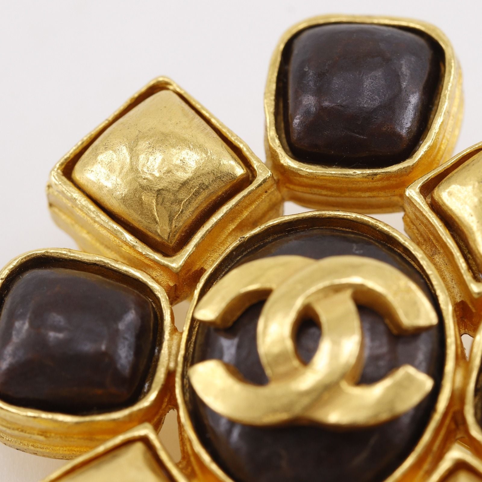 Chanel CC Logo Vintage Gold Plated Brooch — view 7