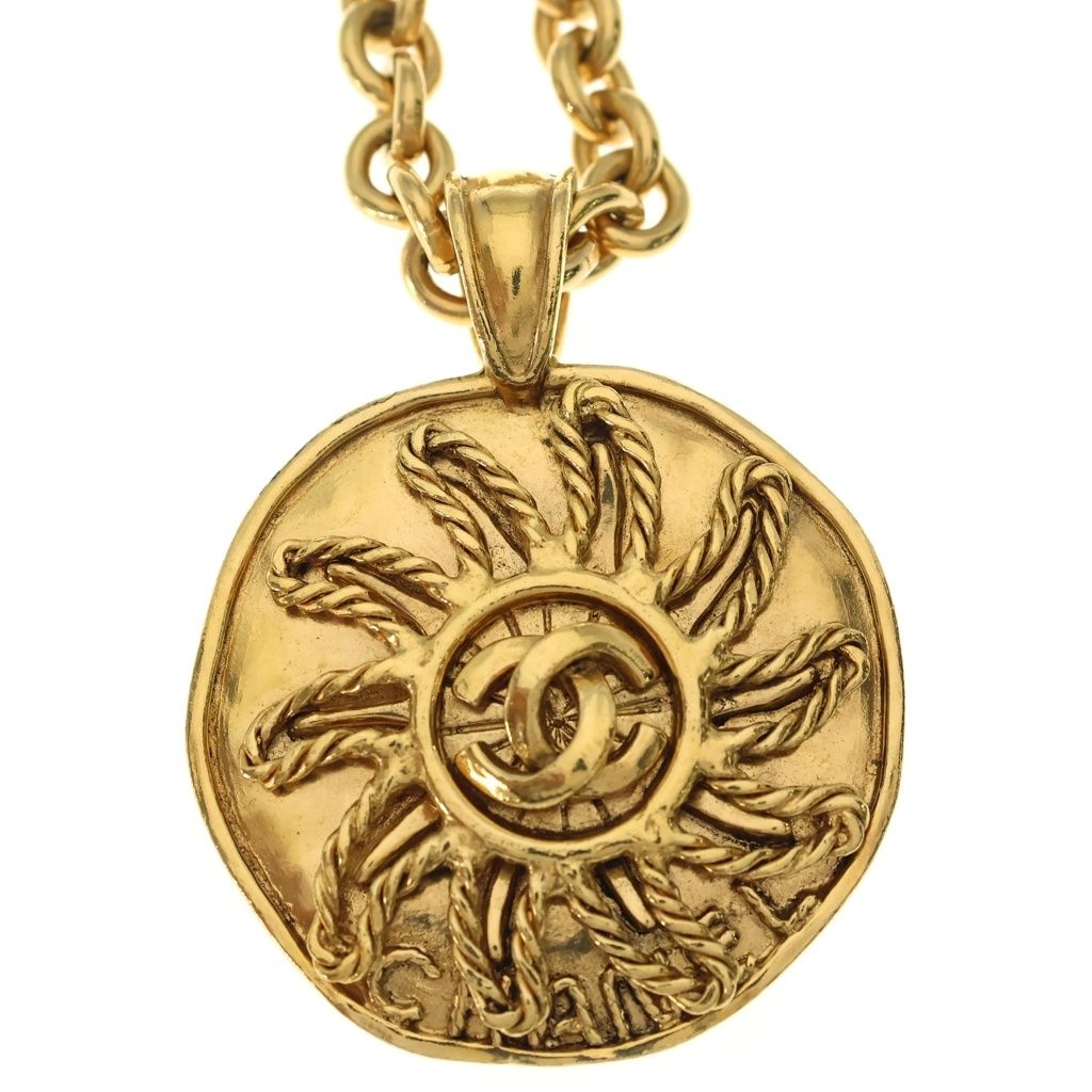 Chanel Sun Motif CC Logo Necklace Gold — view 3