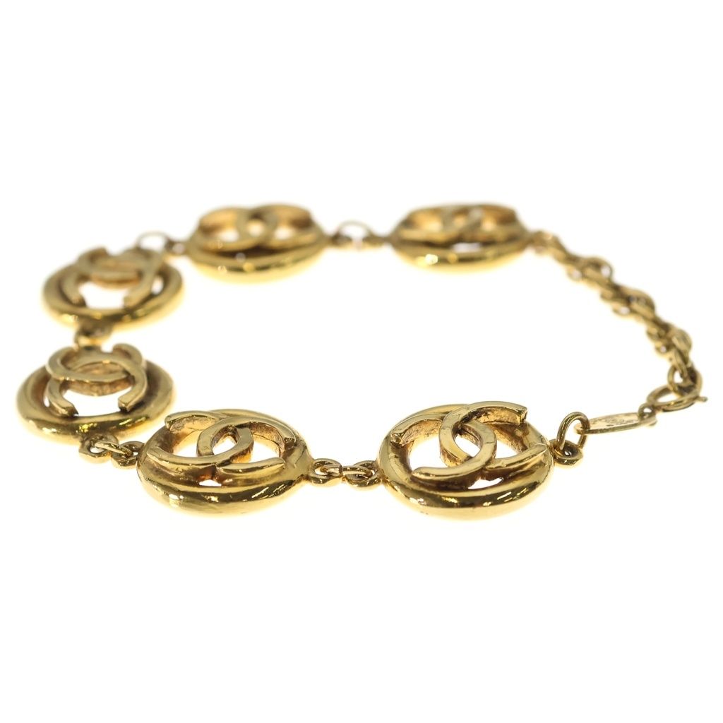 Chanel CC Logo Bracelet Gold — view 4