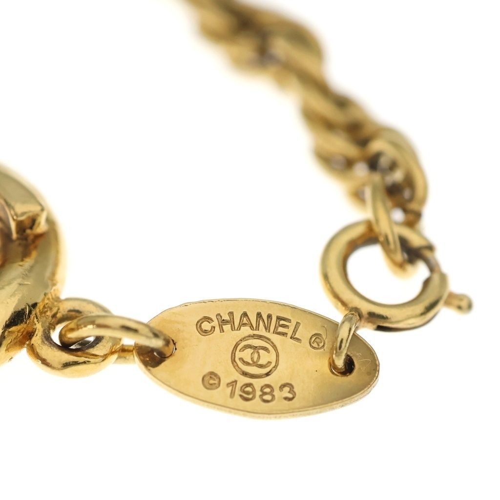 Chanel CC Logo Bracelet Gold — view 5