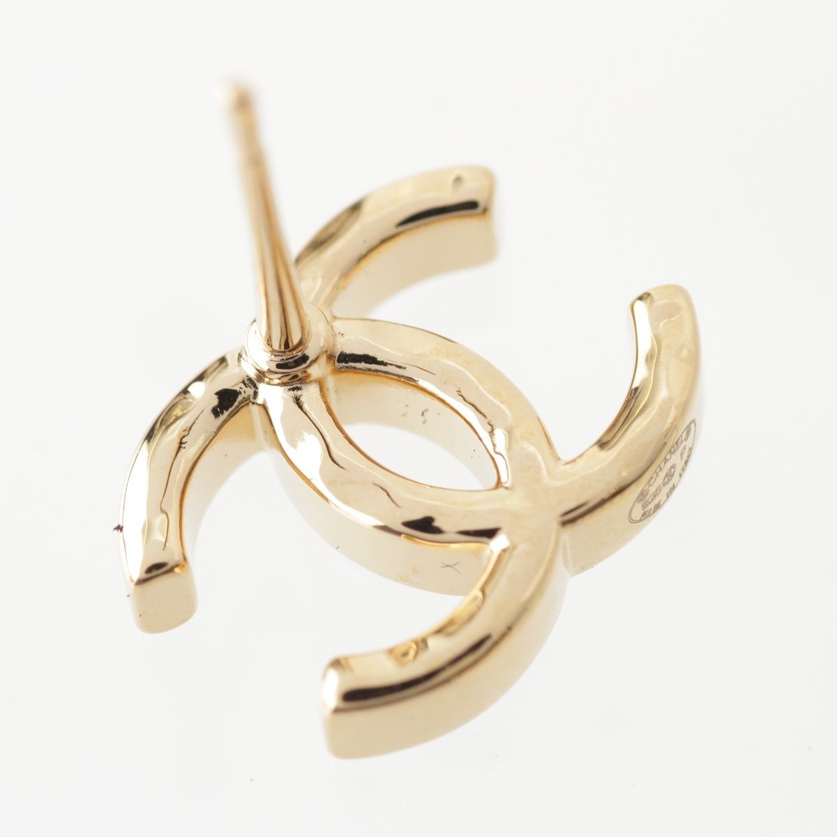 Chanel CC Logo Earrings Gold — view 7